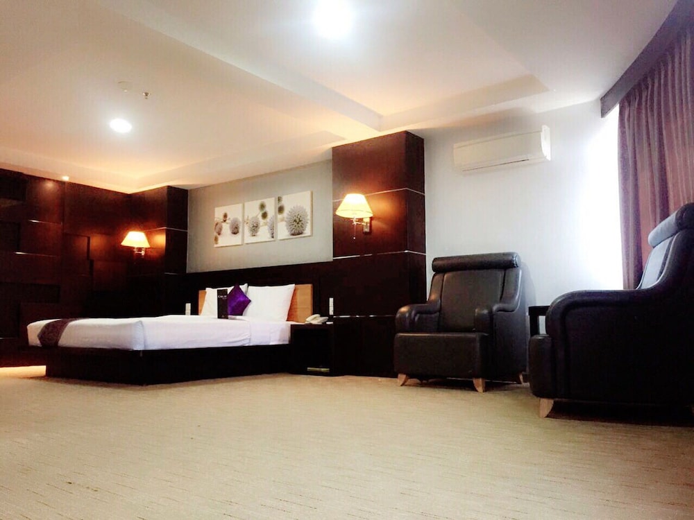 89 Hotel 7/86