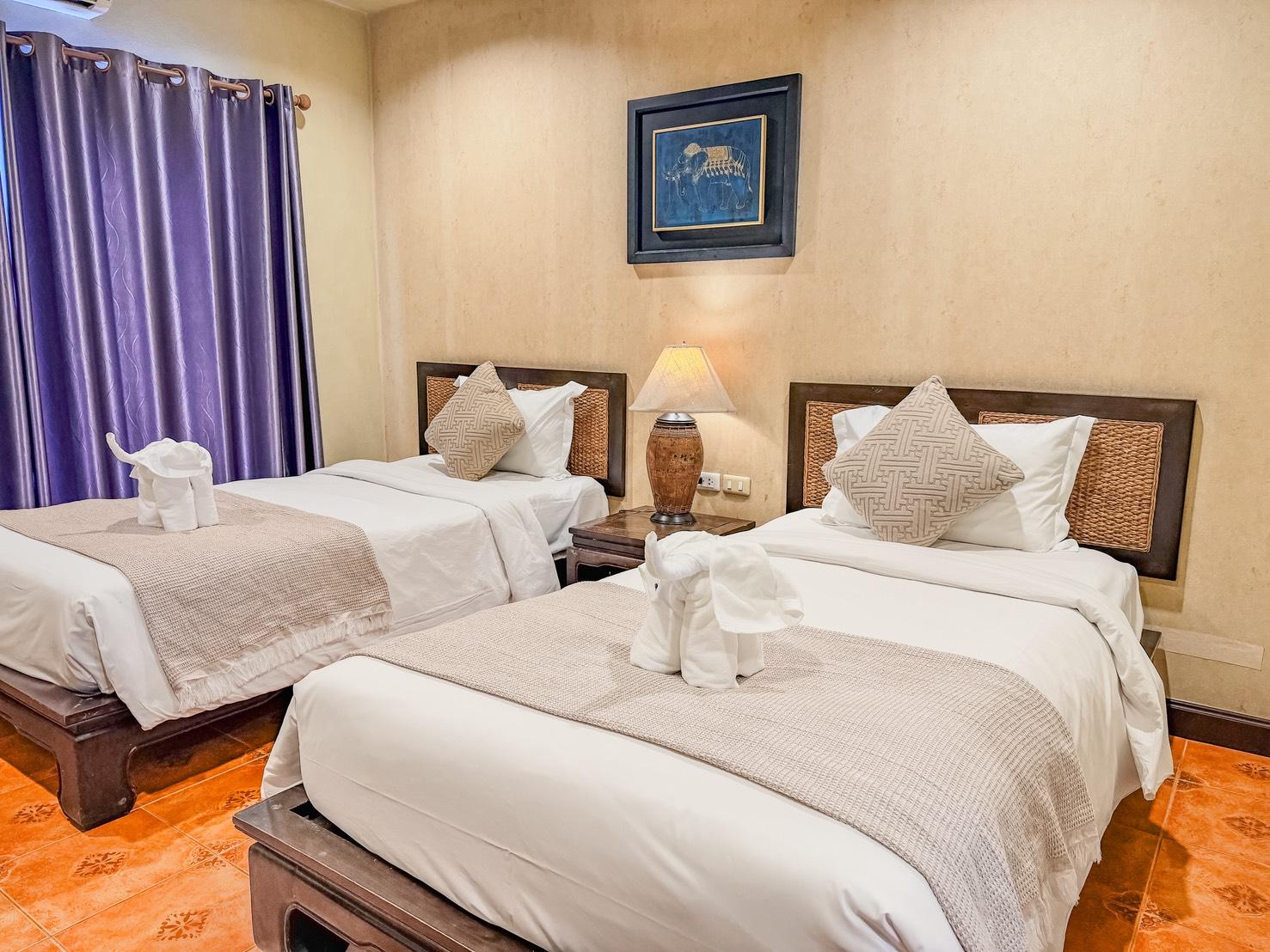 Standard, Twin Beds, City View