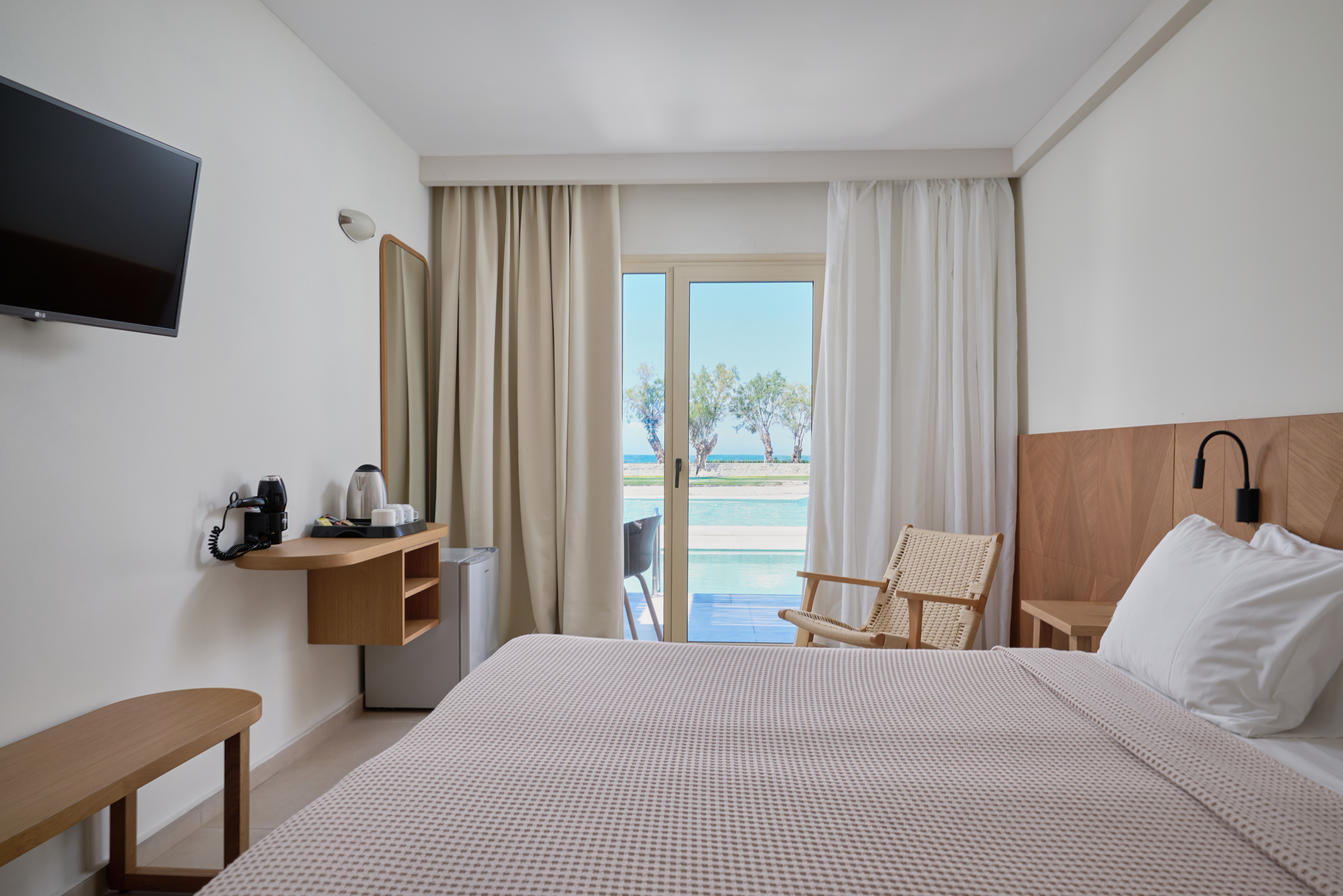 DOUBLE ROOM SUPERIOR SWIM UP SEA VIEW