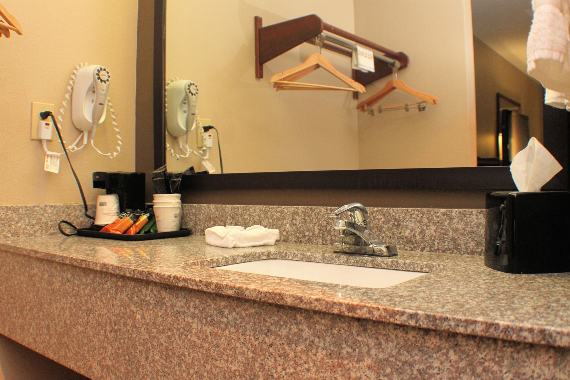 غرفة قياسية بسريرين كوين للمدخنين، Best Western Inn & Suites New Braunfels 7/7