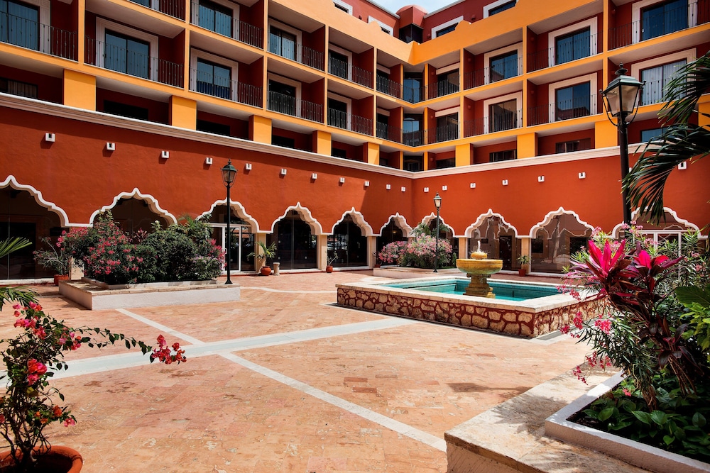Holiday Inn Merida 11/74
