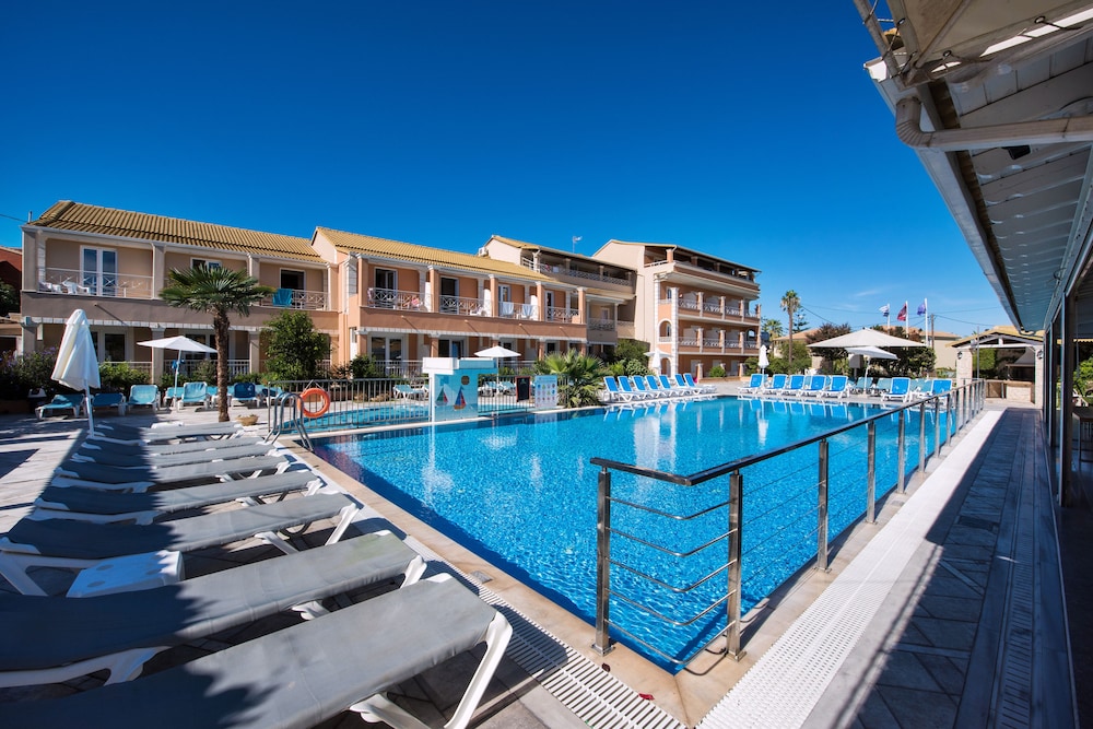 Kavos Plaza Hotel 25/50