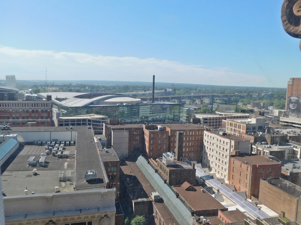 HOLIDAY INN EXPRESS CLEVELAND DOWNTOWN 56/59