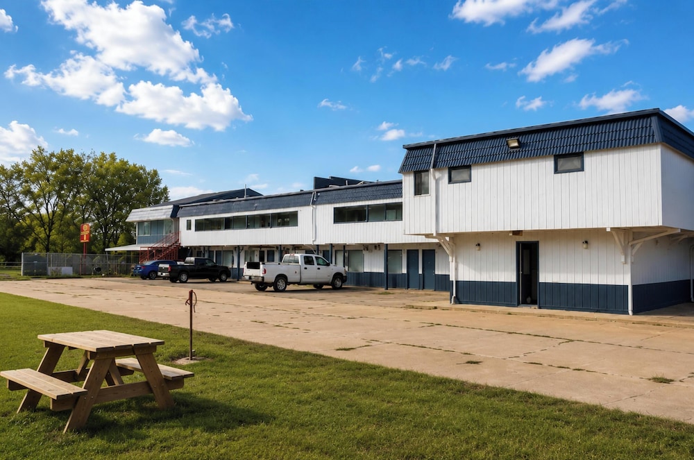 OYO Landmark Inn Oskaloosa Near Hwy 63 54/59