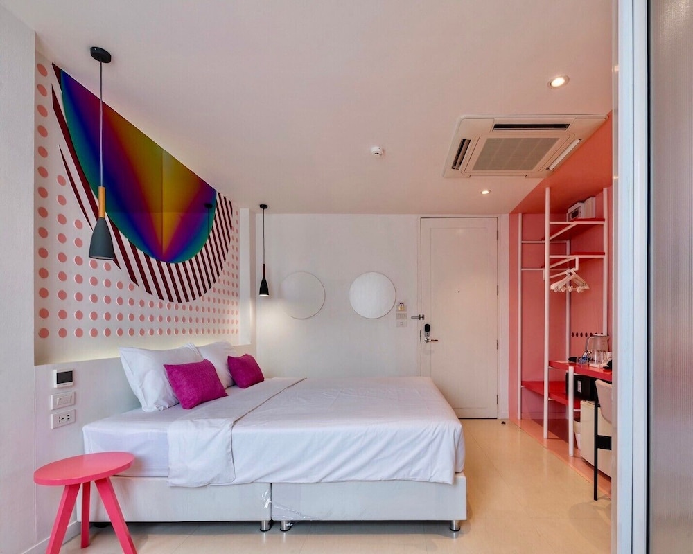DELUXE, DOUBLE BED