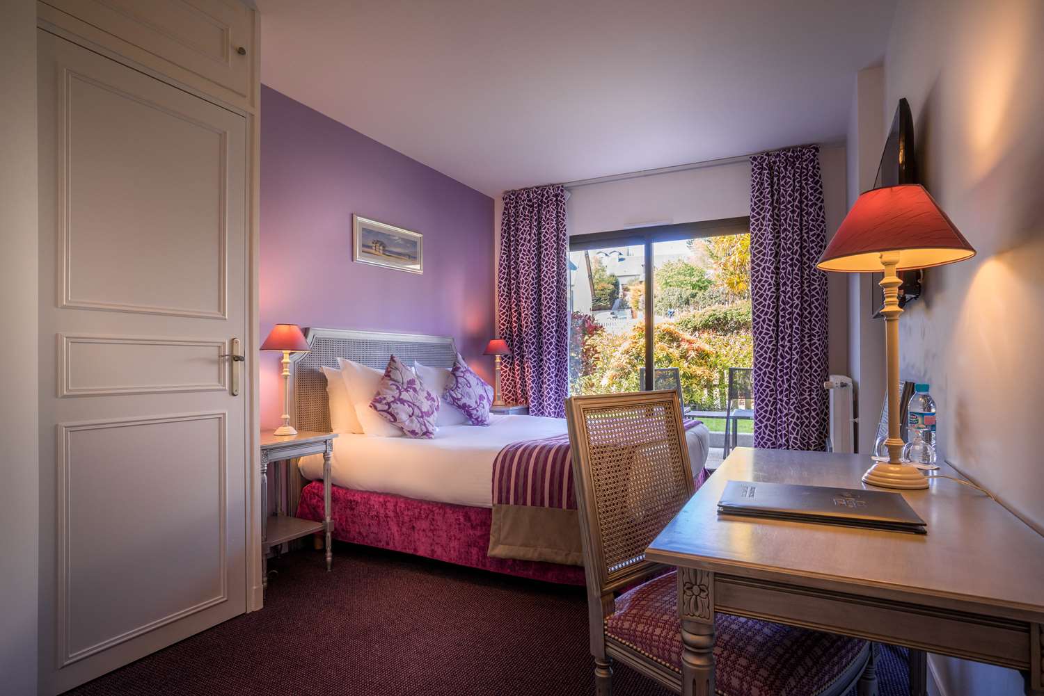 غرفة قياسية بسرير كوين، Best Western Plus Hostellerie Du Vallon 2/3