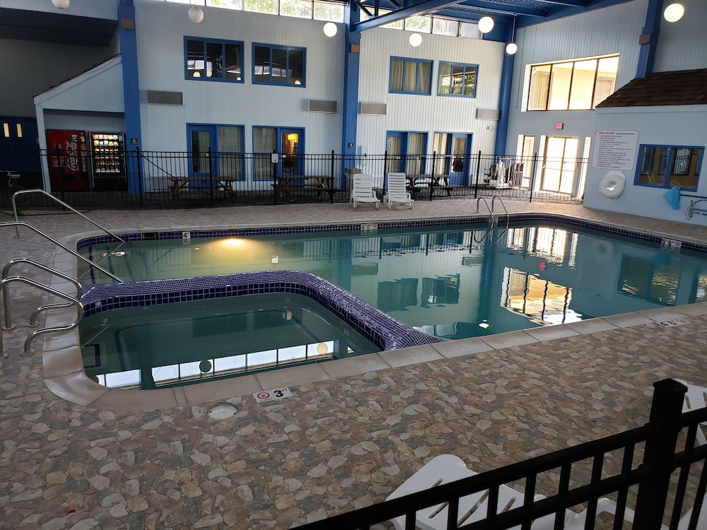 A Victory Hotel and Suites 6/60