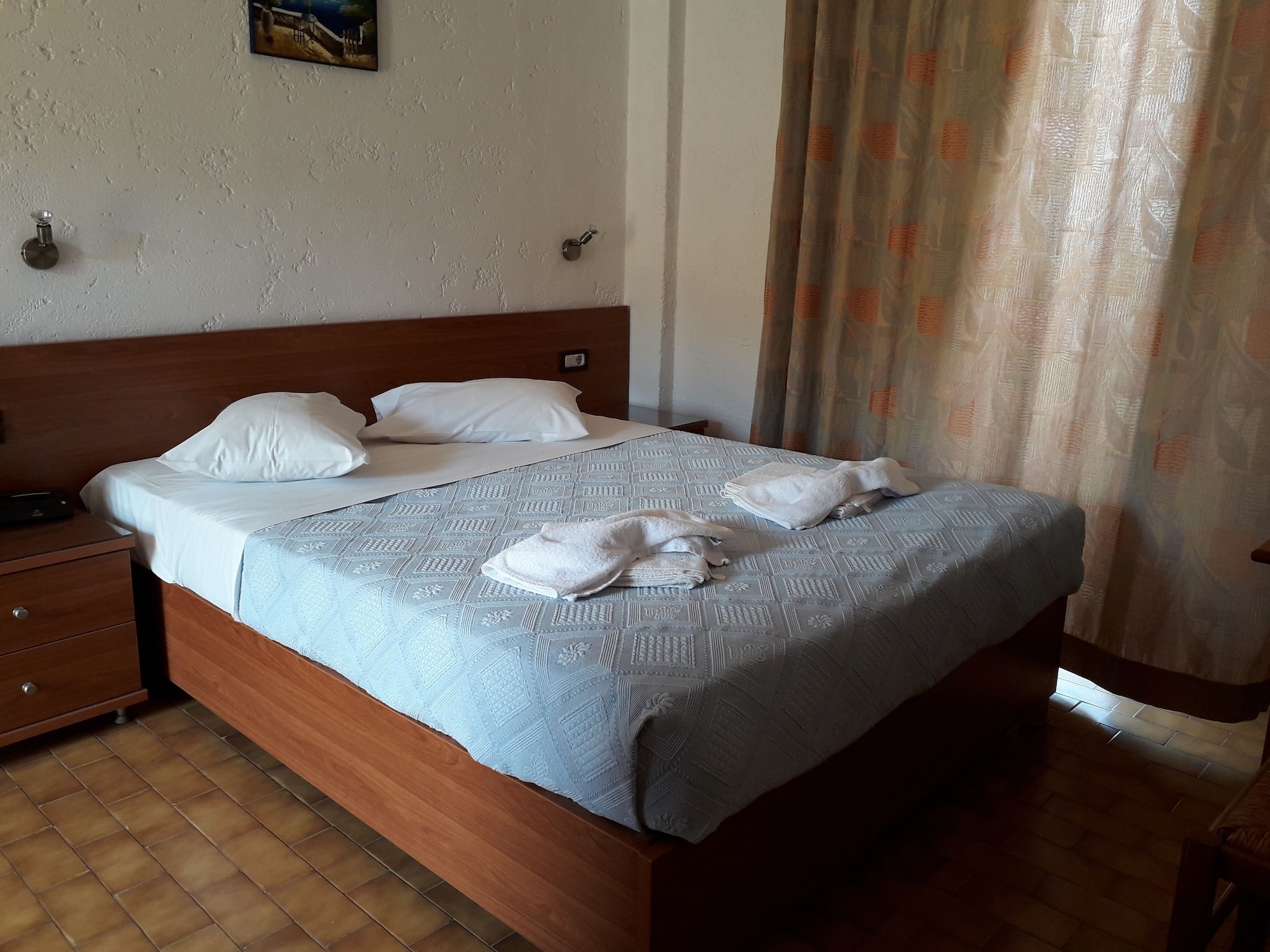 ROOM, DOUBLE BED