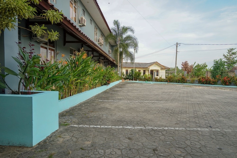 Super OYO 1844 Bravo Residence 35/39