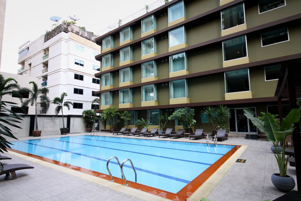 DYNASTY GRANDE HOTEL 3/45