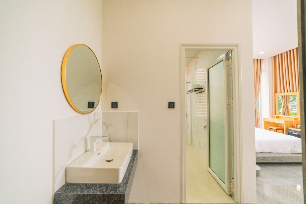 Quy Tai Premium Hotel 48/50