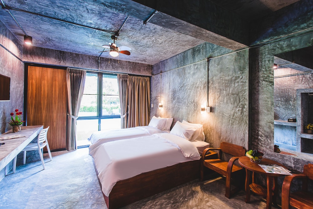 Stucco Loft Residency 39/72