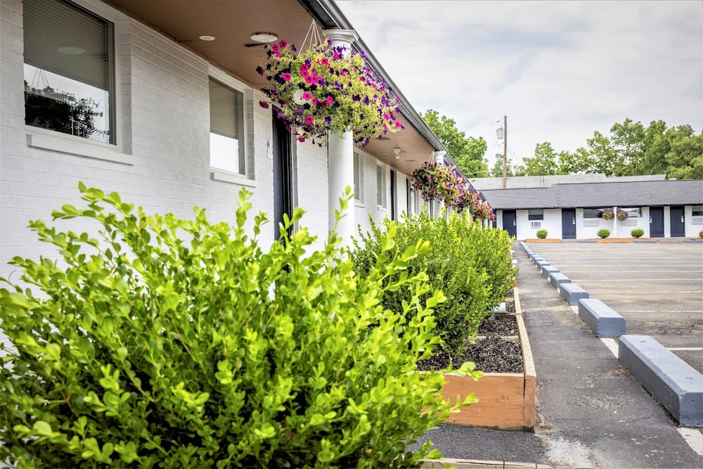 Butler Inn 46/56