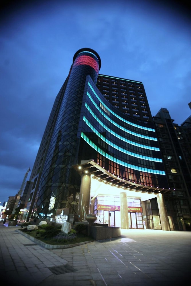 MONARCH SKYLINE HOTEL 2/48