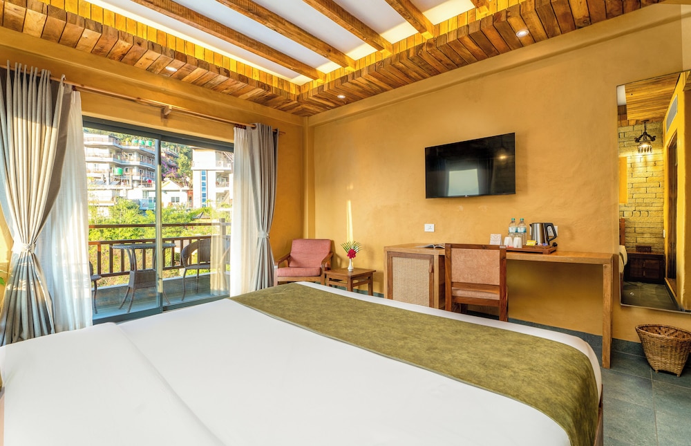 Junior Suite, Studio, King Bed, Lake View