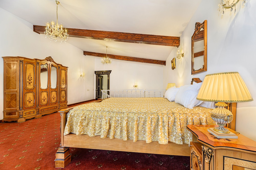 DELUXE, SUITE, BALCONY
