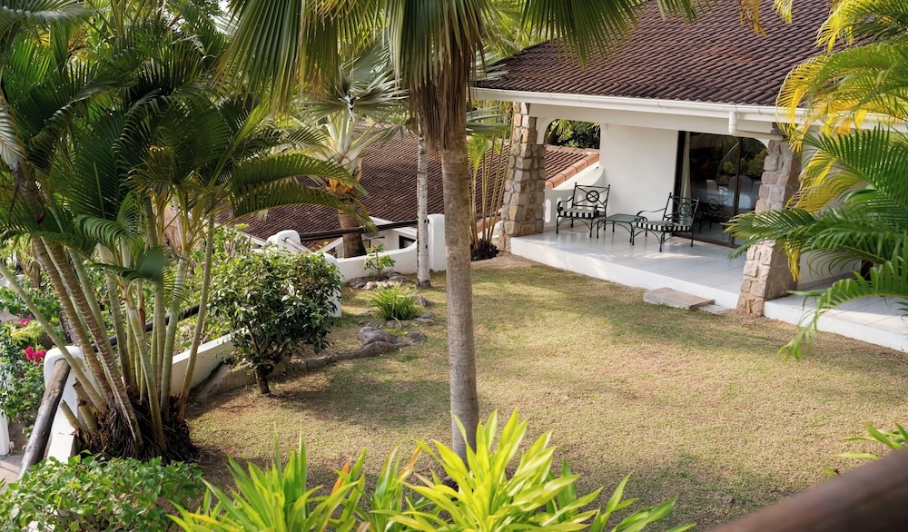 Edens Holiday Villas 38/46