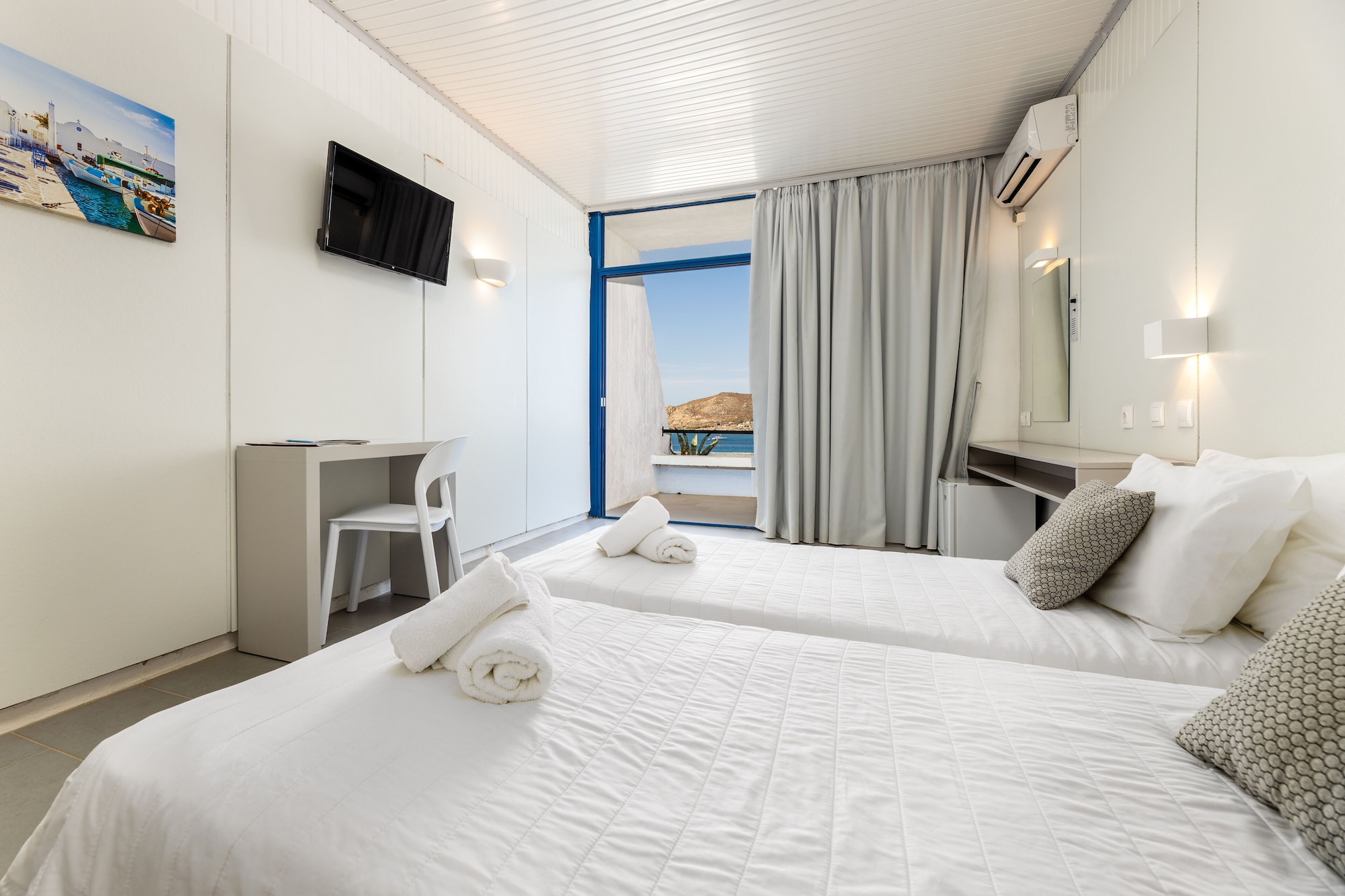 STANDARD, SEA VIEW