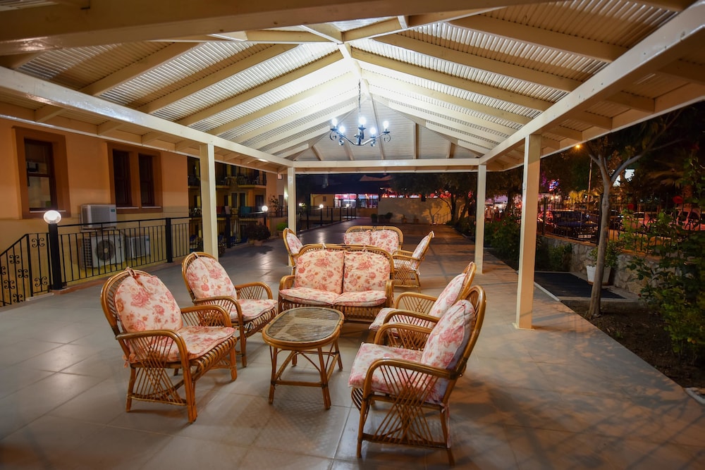 Belcehan Beach Hotel 16/34