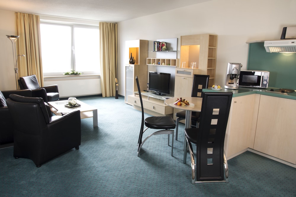 Atlanta Hotel International 34/54