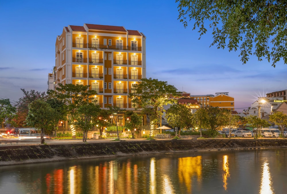 Royal Riverside Hoi An Hotel 3/75
