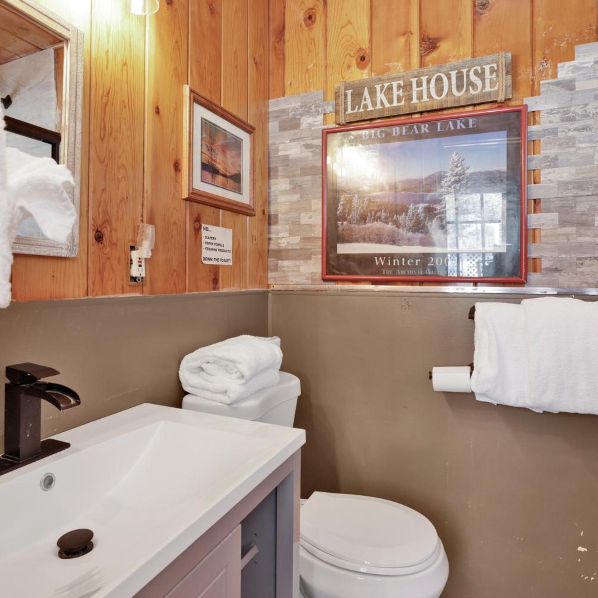 Sunrise Lakefront Family Cabin by Big Bear Vacations 38/39