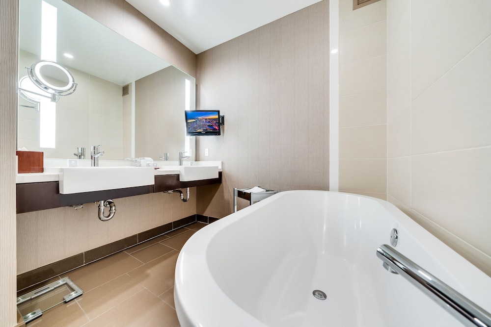 Jet Luxury At The Vdara Condo Hotel 12/70