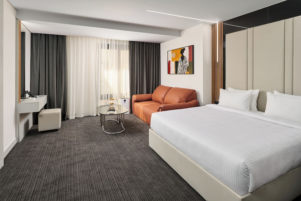 Grand Deluxe Smart Room - King Bed - City View