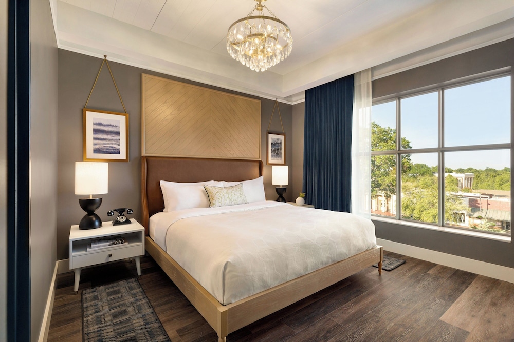 Suite, King Bed, Sofa