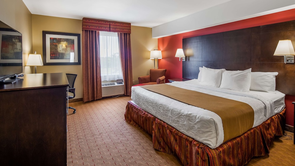 Suite, King Bed, Jetted Tub