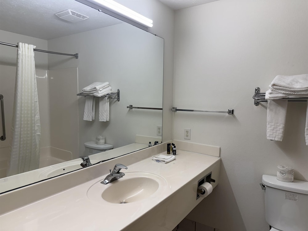 SureStay by Best Western Obetz Rickenbacker Airport 39/45