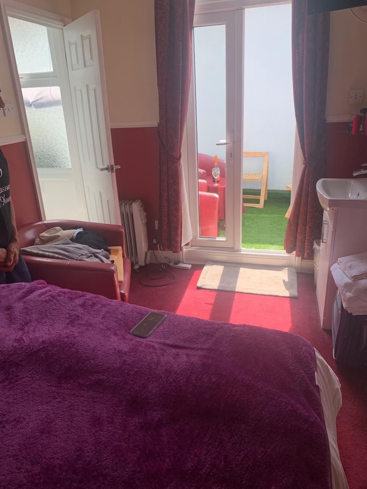 All Seasons Guest House 26/38