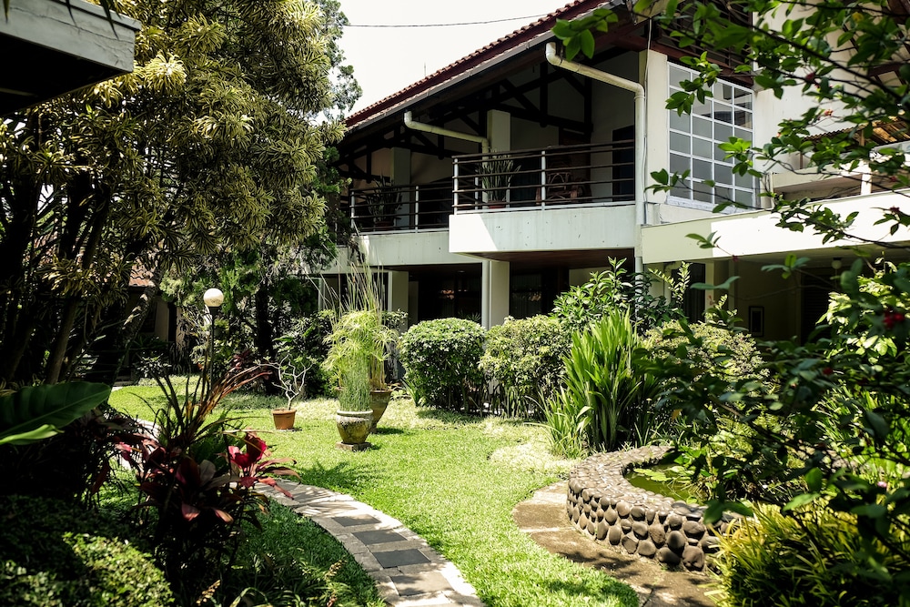 Hotel Bumi Asih 4/64