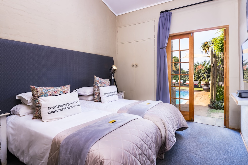 Family Suite, King and Twin Beds