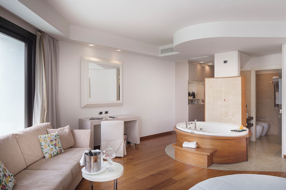 Paradiso Relais Hotel 74/92