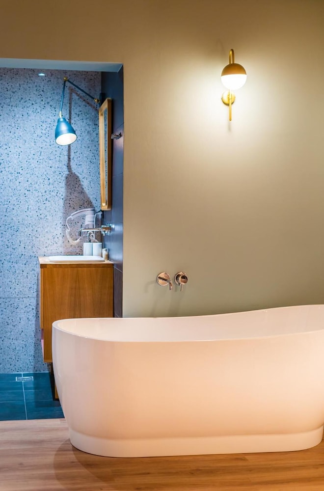 Allure Central Boutique Hotel 25/26
