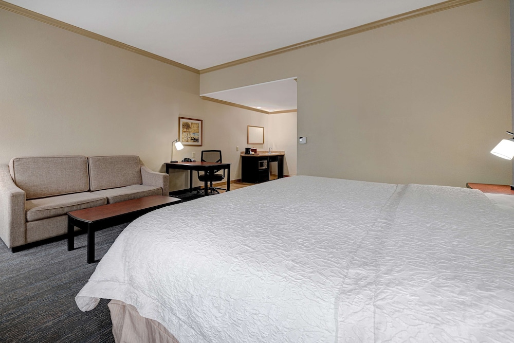 Hampton Inn Suites Galveston 19/68