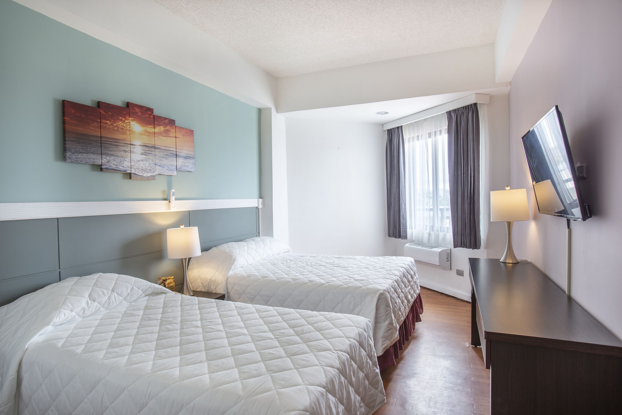 STANDARD, TWIN BEDS, CITY VIEW