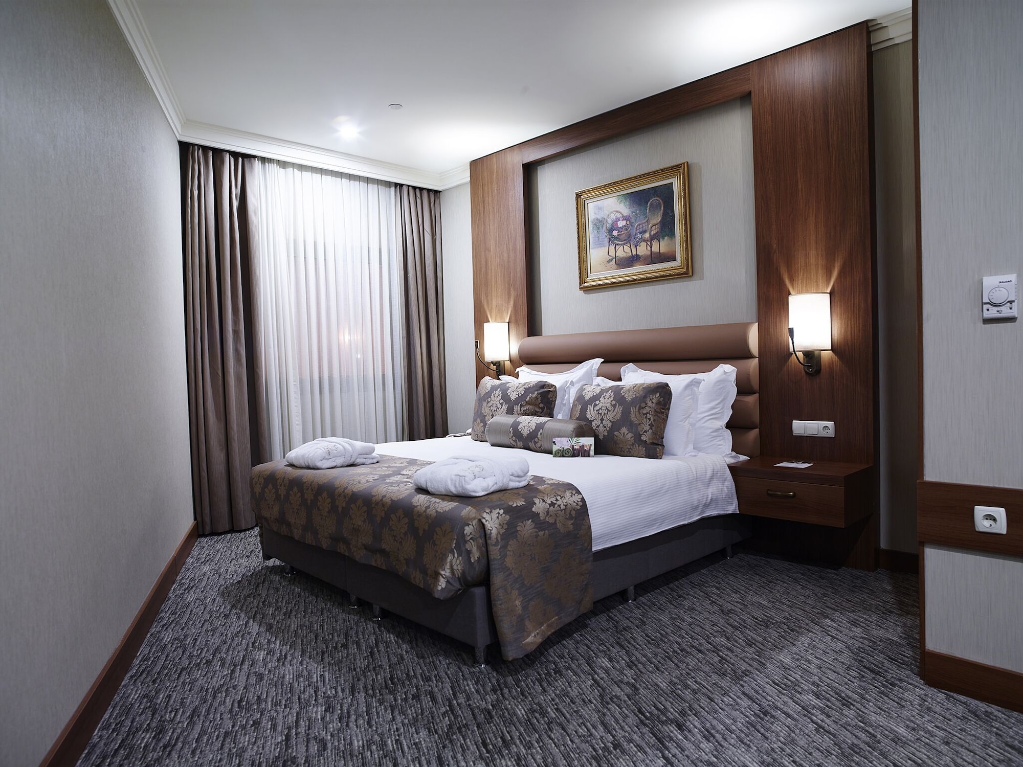 ROOM, ACCESSIBLE