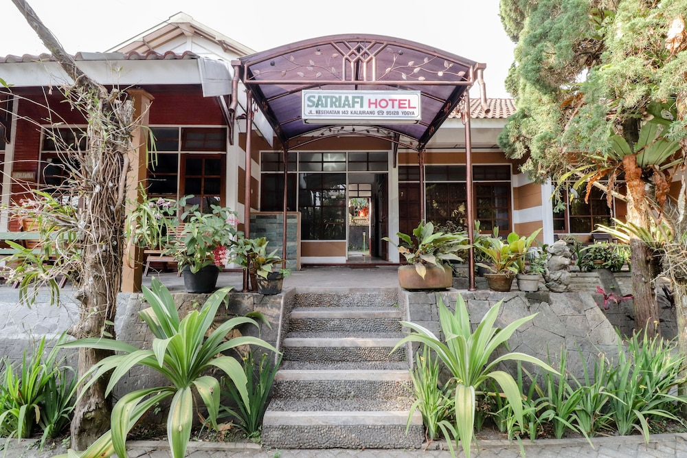 Satriafi Hotel by ZUZU 1/42