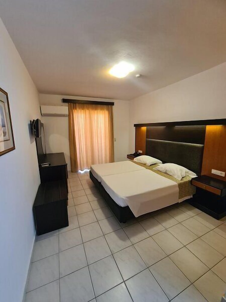 Corali Hotel 25/63