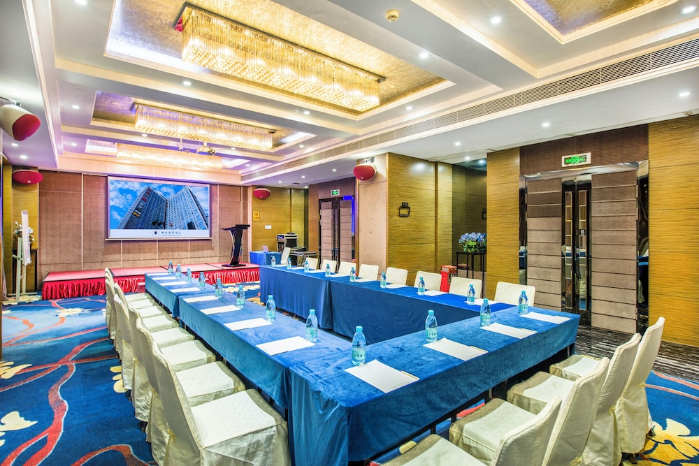 La Perle International Hotel 12/50