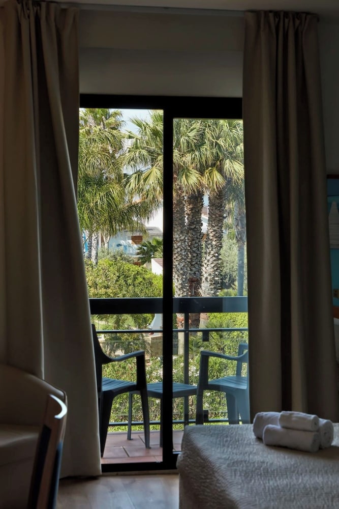 Athena Resort 32/50