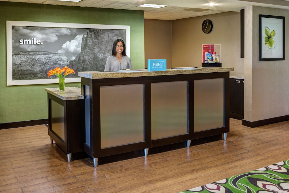 Hampton Inn & Suites Palm Desert 5/64