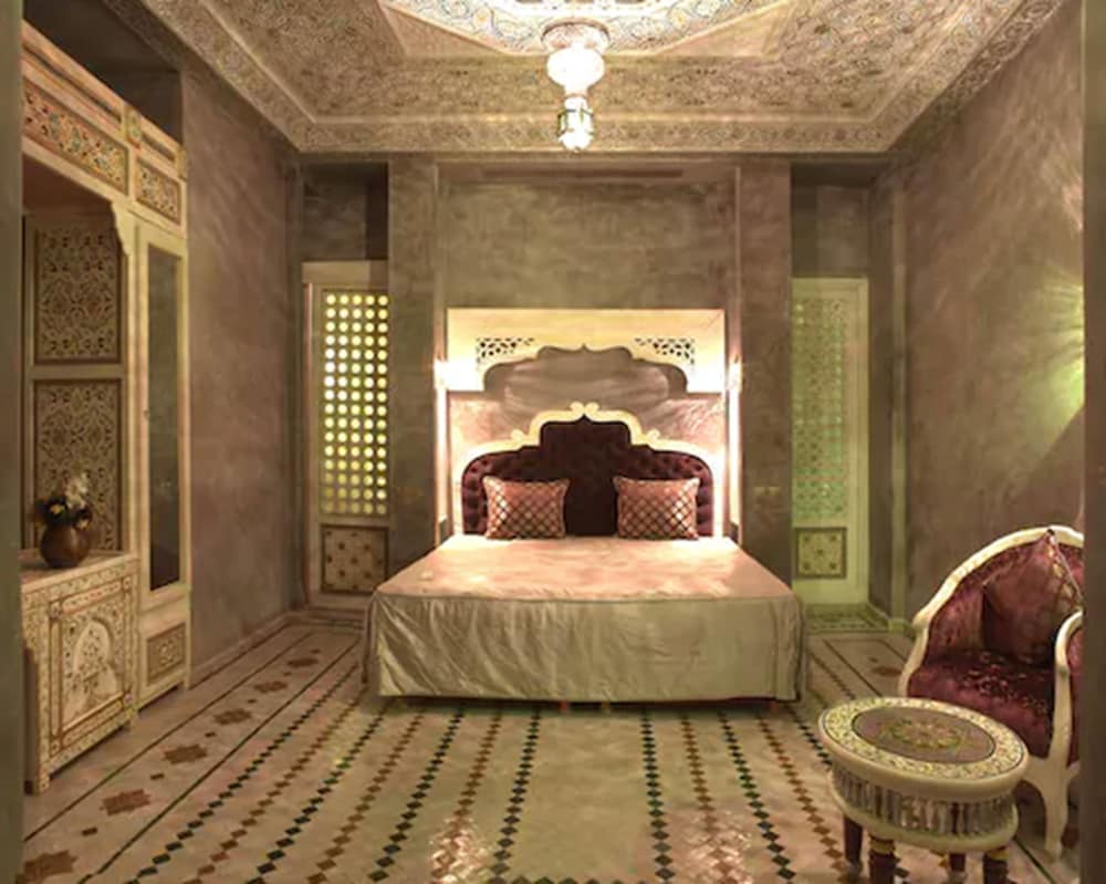 MUMTAZ MAHAL 24/37