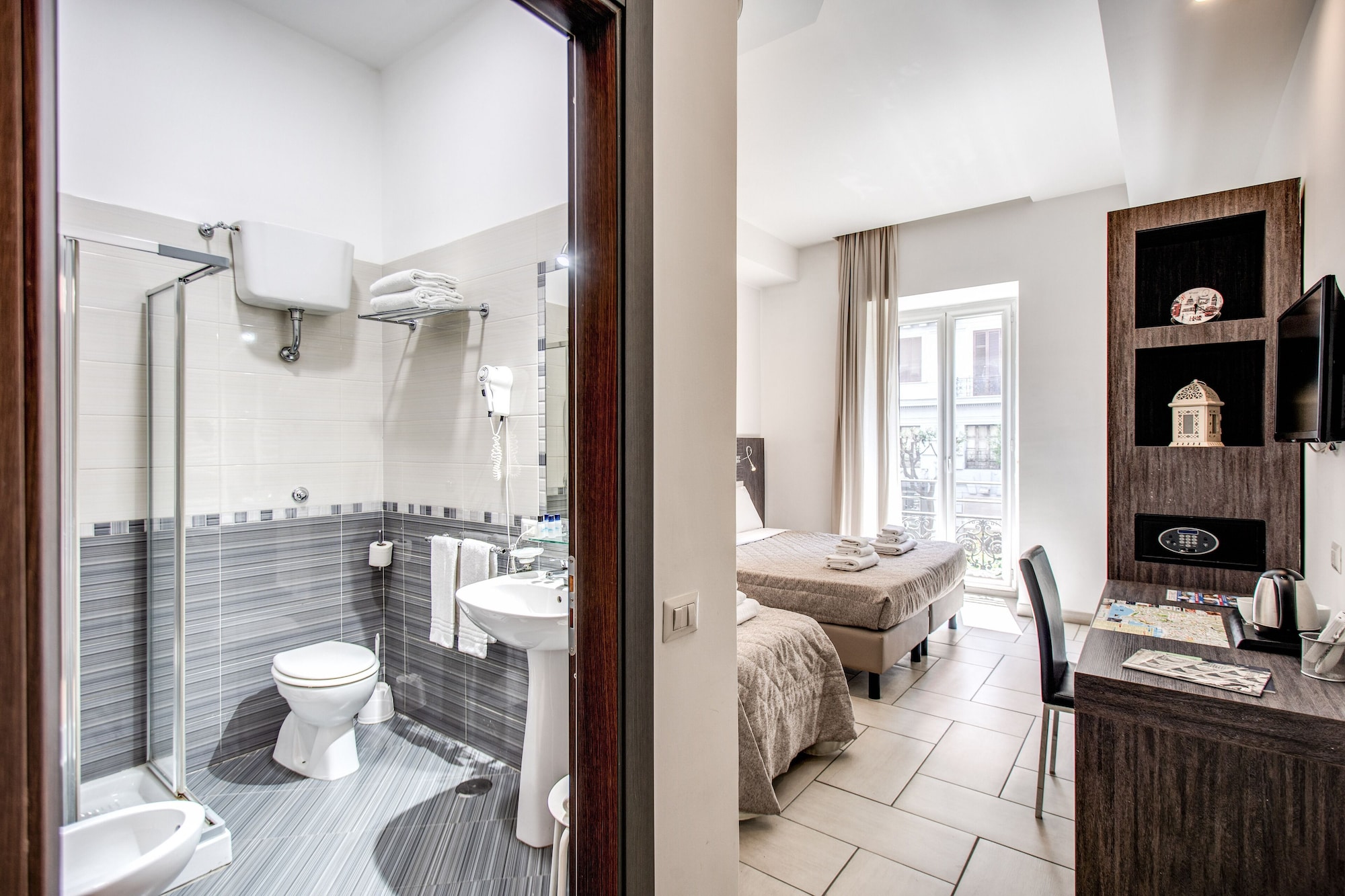 غرفة عائلية بخمسة أسرّة، Napoli Suite Hotel 2/3