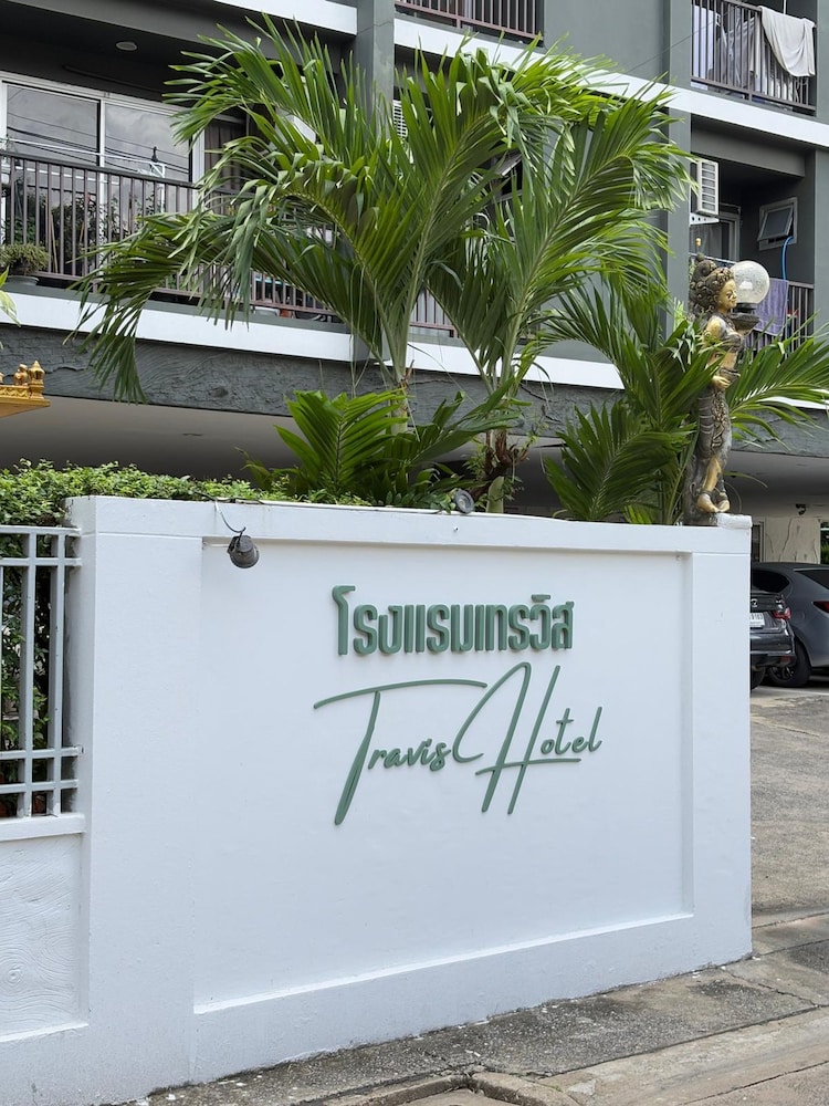 OYO 75446 Travis Inthamara 49 in BANGKOK