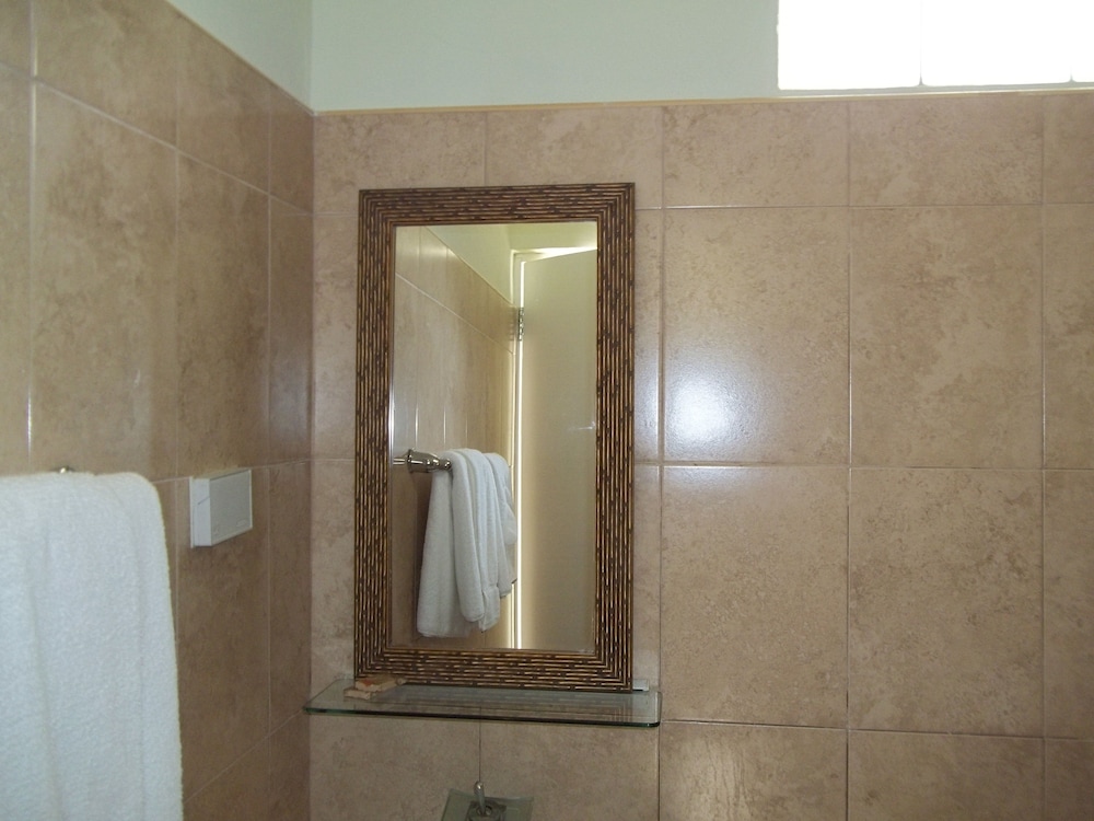 Palm Garden Hotel 49/50
