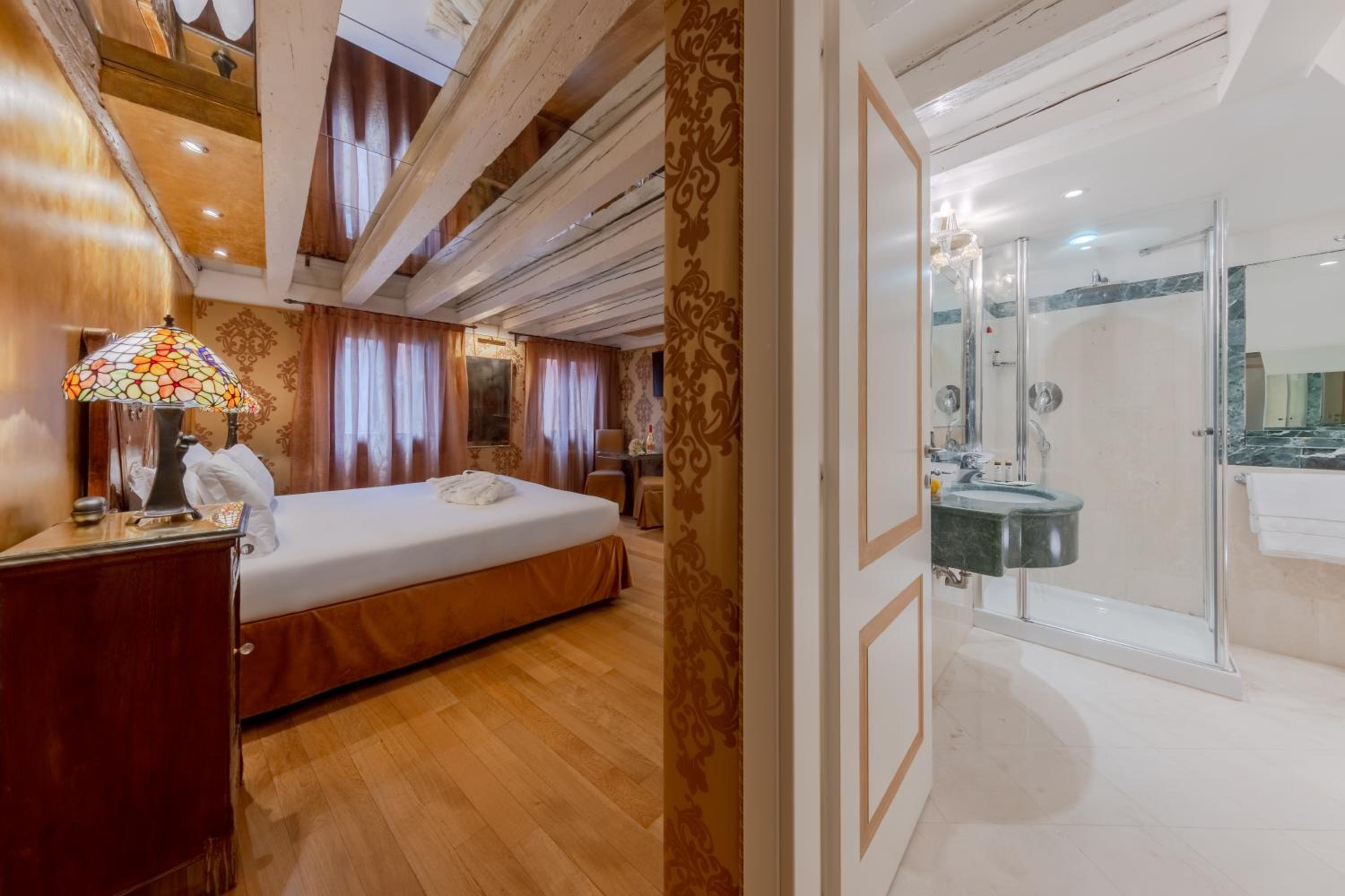 Room, Double or Twin Bed