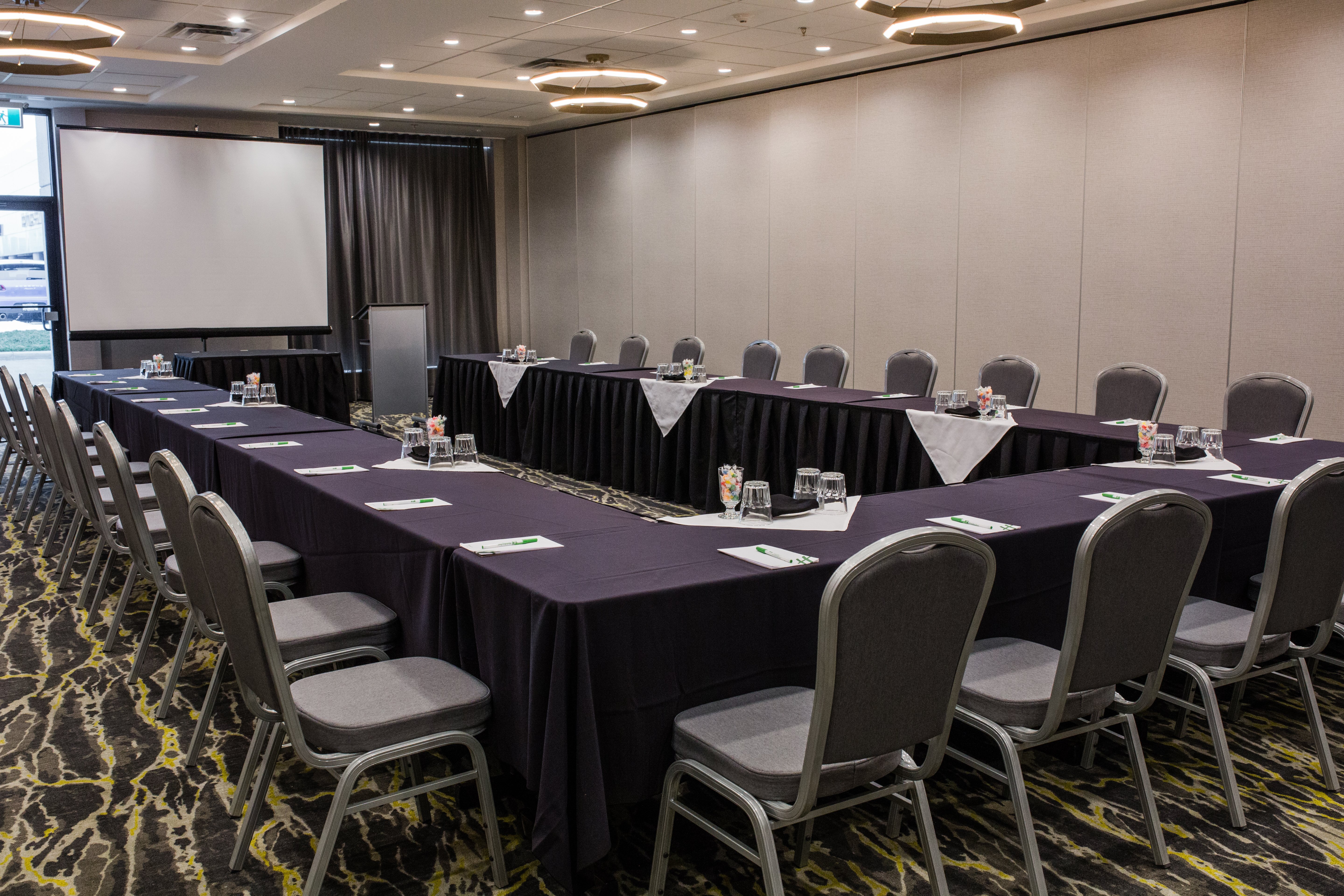 Holiday Inn Hotel Suites Calgary South Conference Ctr 63/73